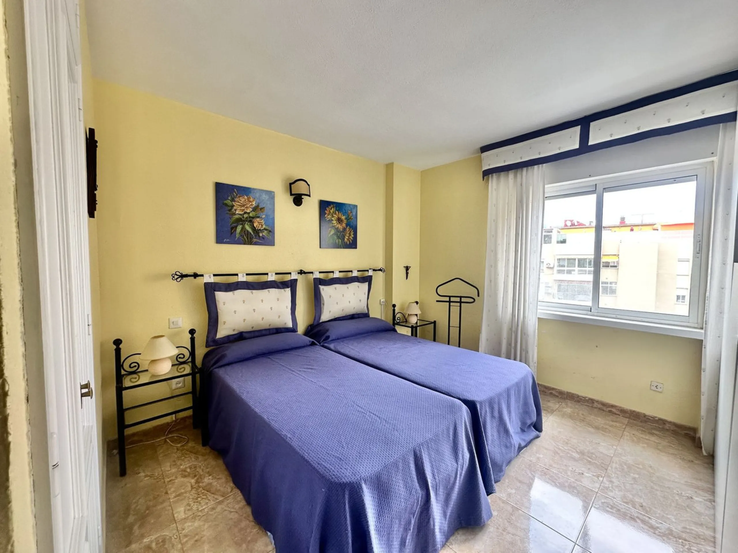 BRIGHT APARTMENT WITHIN WALKING DISTANCE TO THE SEA, TRAIN STATION & AMENITIES – LOS BOLICHES, FUENGIROLA