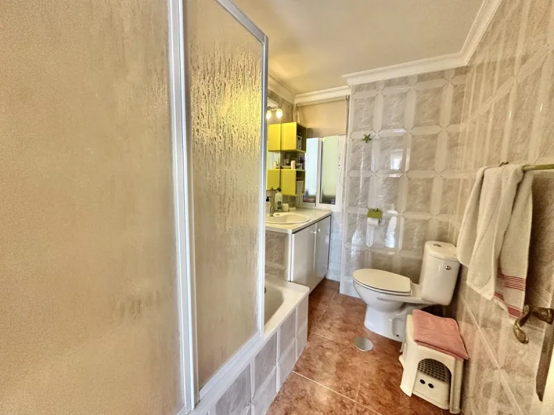 BRIGHT APARTMENT WITHIN WALKING DISTANCE TO THE SEA, TRAIN STATION & AMENITIES – LOS BOLICHES, FUENGIROLA