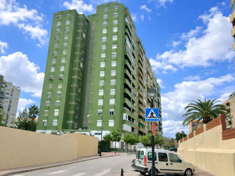 BRIGHT APARTMENT WITHIN WALKING DISTANCE TO THE SEA, TRAIN STATION & AMENITIES – LOS BOLICHES, FUENGIROLA