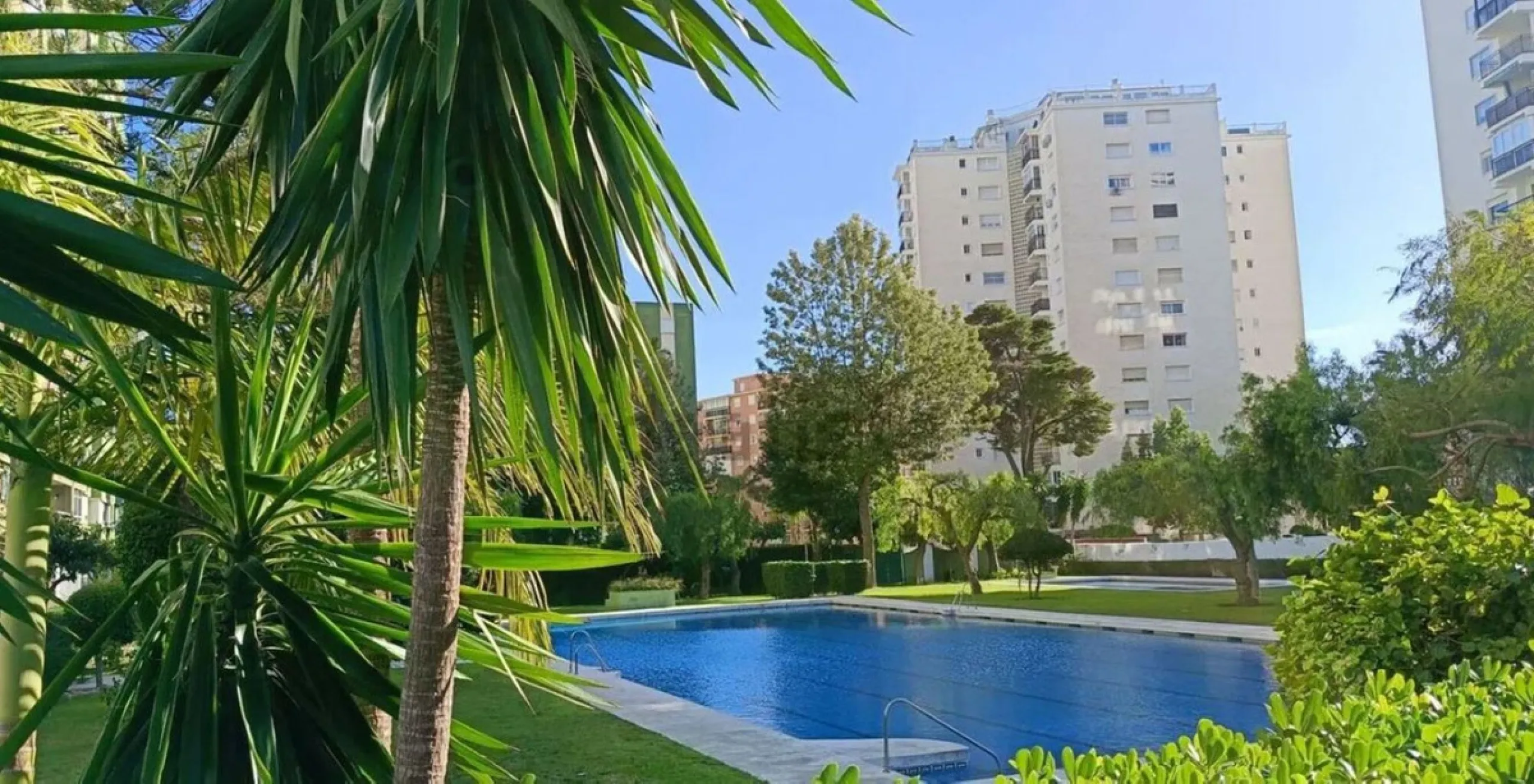 BRIGHT APARTMENT WITHIN WALKING DISTANCE TO THE SEA, TRAIN STATION & AMENITIES – LOS BOLICHES, FUENGIROLA