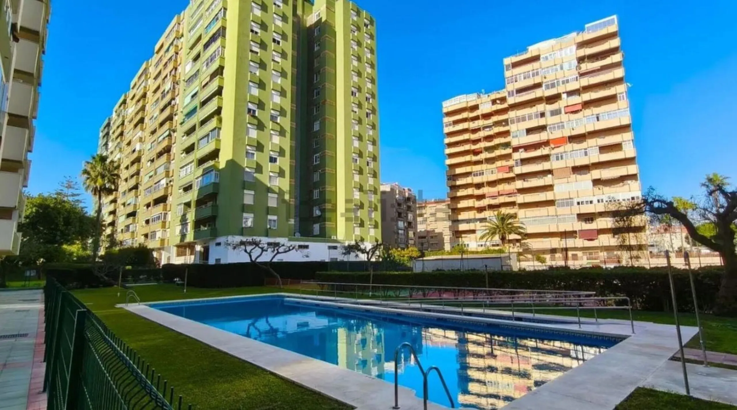 BRIGHT APARTMENT WITHIN WALKING DISTANCE TO THE SEA, TRAIN STATION & AMENITIES – LOS BOLICHES, FUENGIROLA