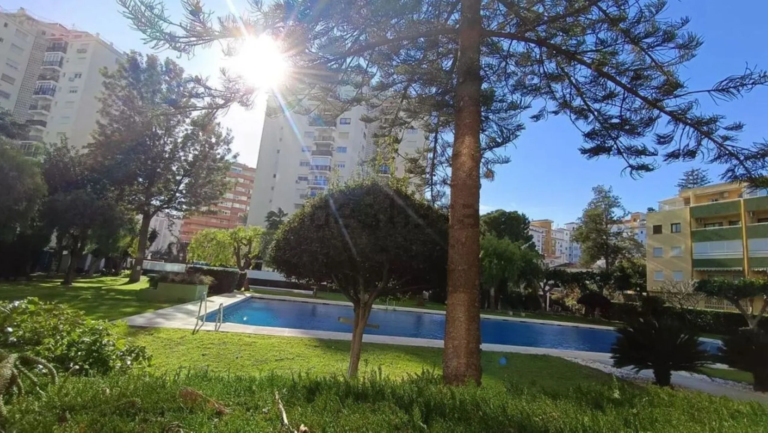 BRIGHT APARTMENT WITHIN WALKING DISTANCE TO THE SEA, TRAIN STATION & AMENITIES – LOS BOLICHES, FUENGIROLA