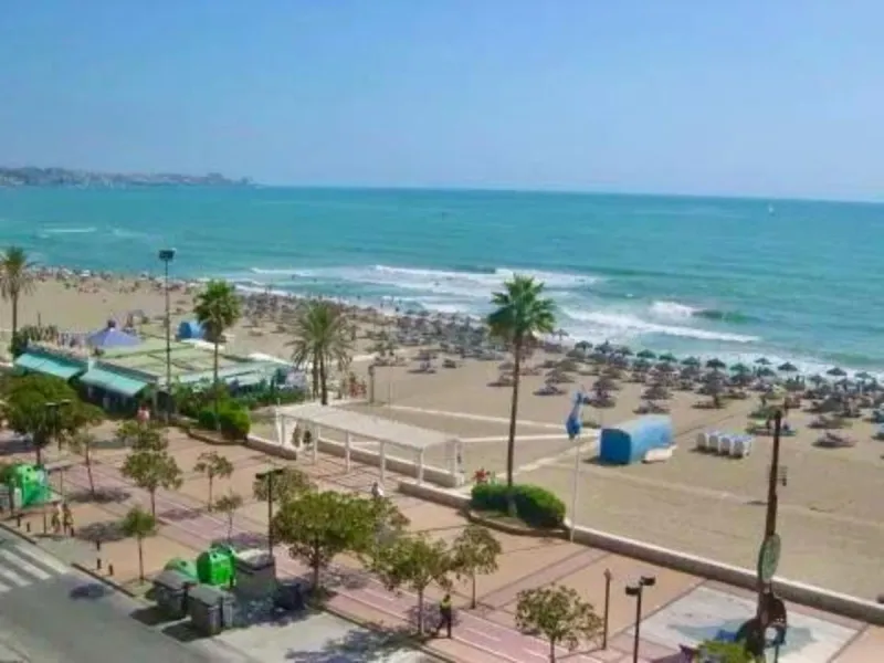 BRIGHT APARTMENT WITHIN WALKING DISTANCE TO THE SEA, TRAIN STATION & AMENITIES – LOS BOLICHES, FUENGIROLA