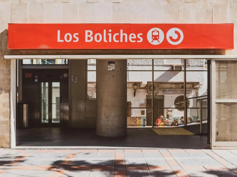 BRIGHT APARTMENT WITHIN WALKING DISTANCE TO THE SEA, TRAIN STATION & AMENITIES – LOS BOLICHES, FUENGIROLA