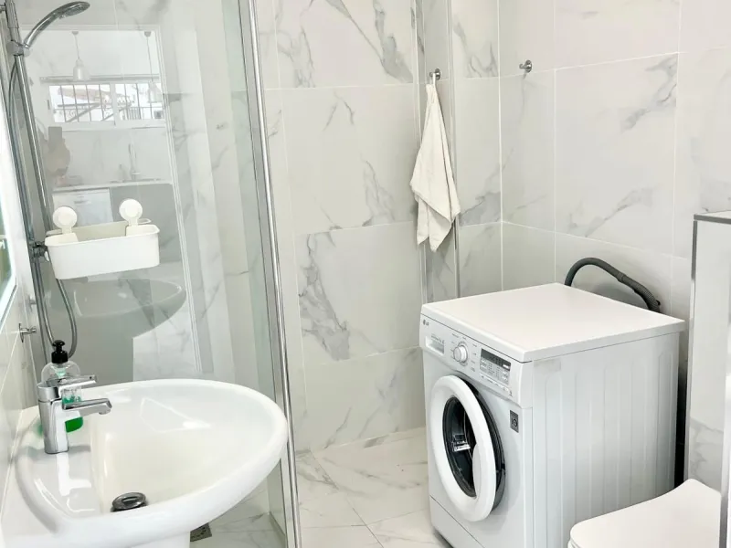 House - Detached Villa в продаже в Fuengirola, Málaga. В доме 4 спален и 2 ванных комнат. Площадь дома 150 м². Площадь участка 556 м²