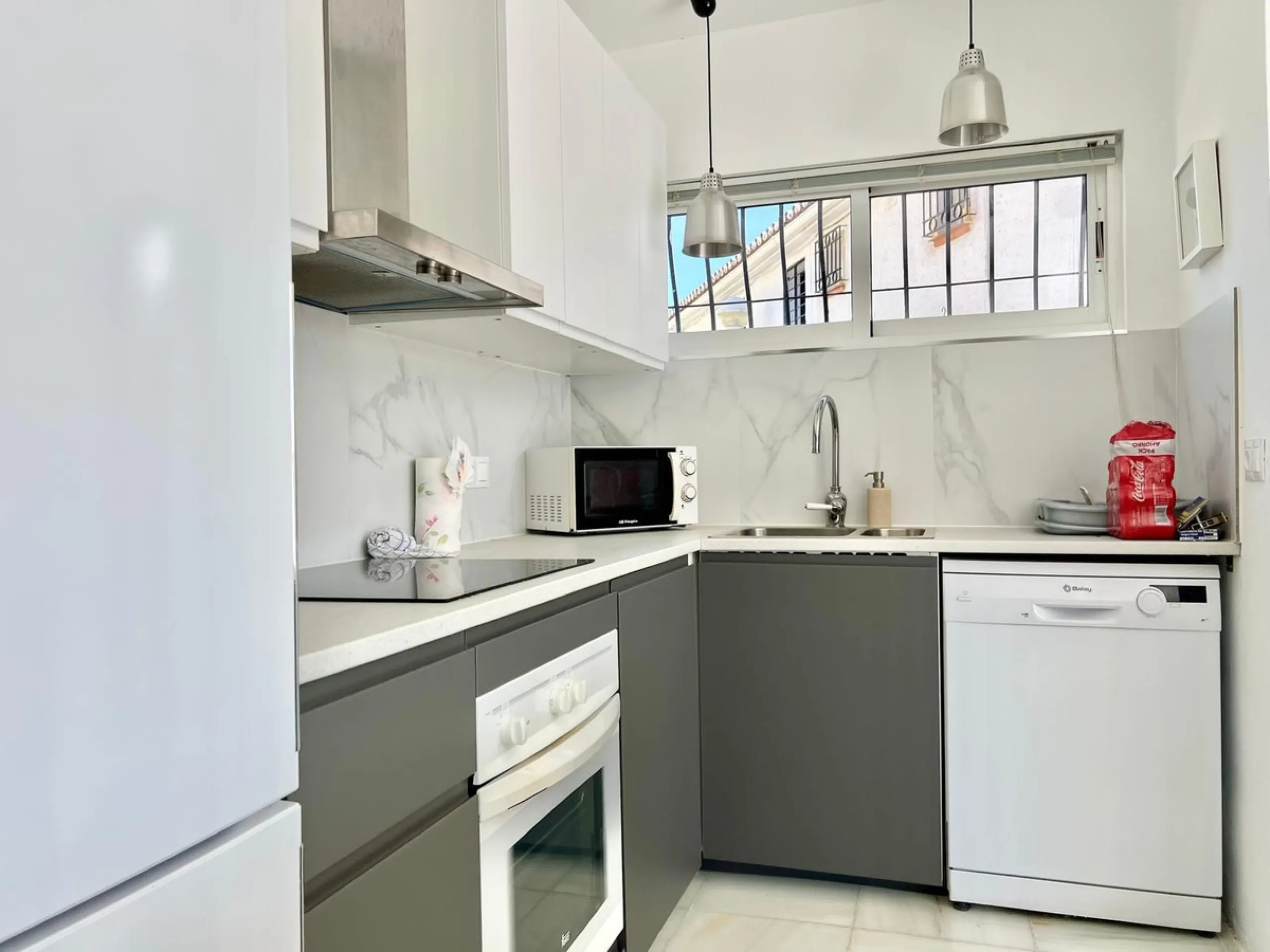 House - Detached Villa в продаже в Fuengirola, Málaga. В доме 4 спален и 2 ванных комнат. Площадь дома 150 м². Площадь участка 556 м²