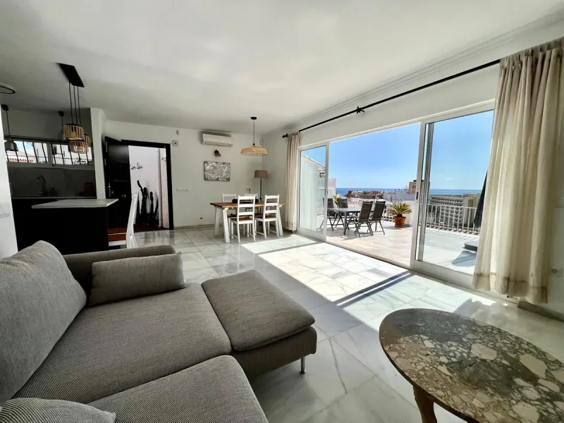 House - Detached Villa в продаже в Fuengirola, Málaga. В доме 4 спален и 2 ванных комнат. Площадь дома 150 м². Площадь участка 556 м²