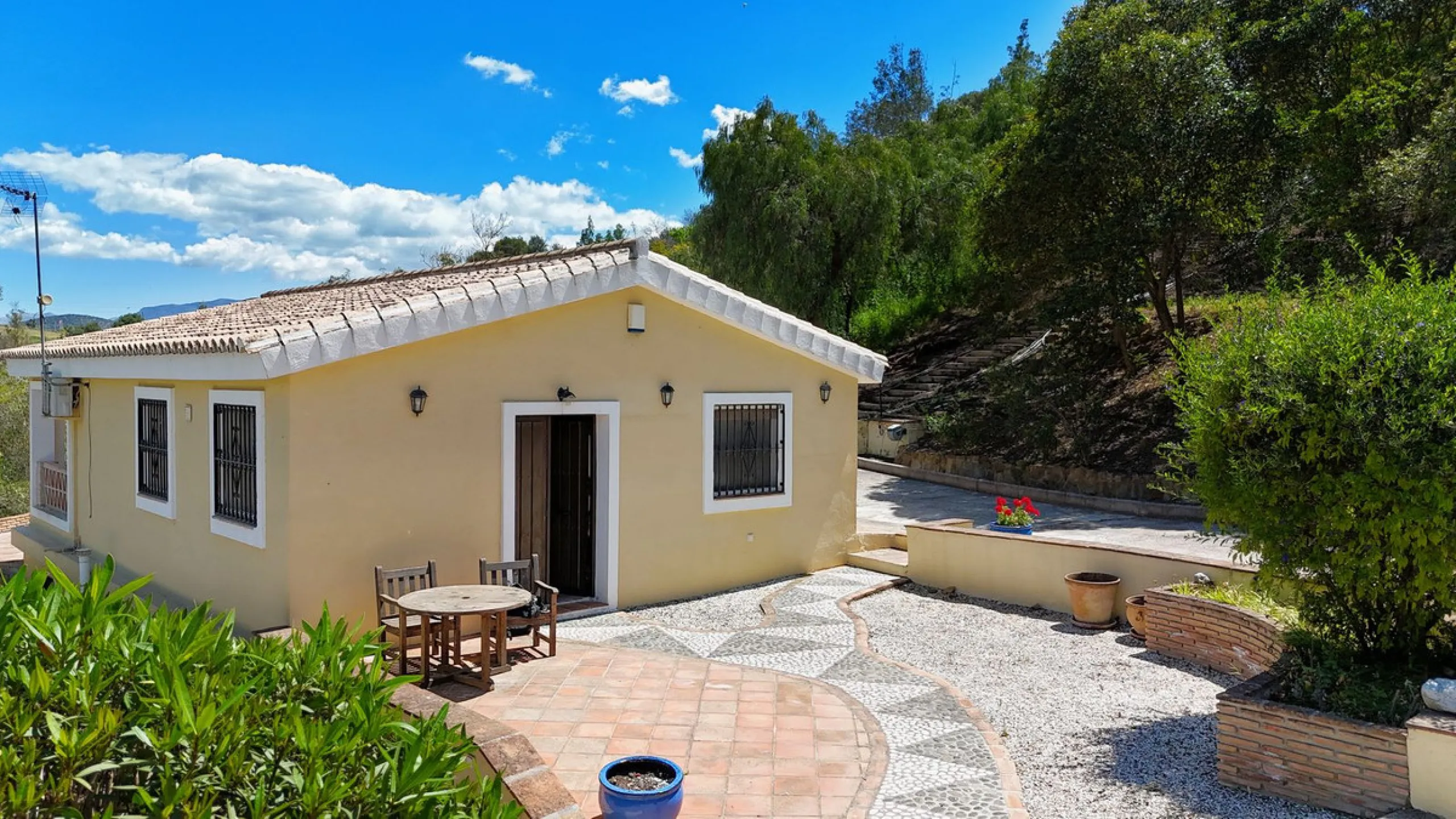 Discover this charming 10,300 m² property near a beautiful river – perfect for those seeking a tranquil oasis in nature! The property includes two houses, a swimming pool, a private well, and several sunny terraces.
