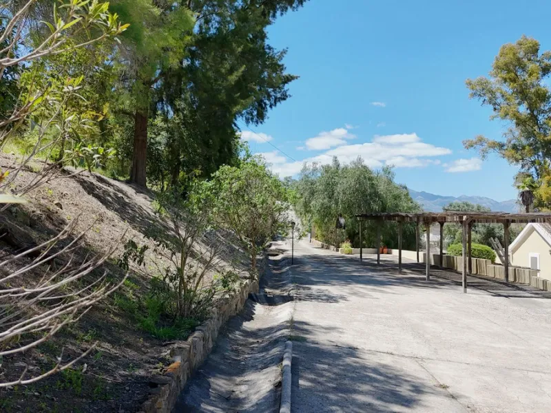 Discover this charming 10,300 m² property near a beautiful river – perfect for those seeking a tranquil oasis in nature! The property includes two houses, a swimming pool, a private well, and several sunny terraces.