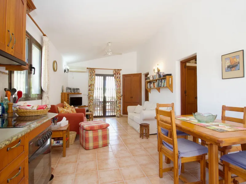 Discover this charming 10,300 m² property near a beautiful river – perfect for those seeking a tranquil oasis in nature! The property includes two houses, a swimming pool, a private well, and several sunny terraces.