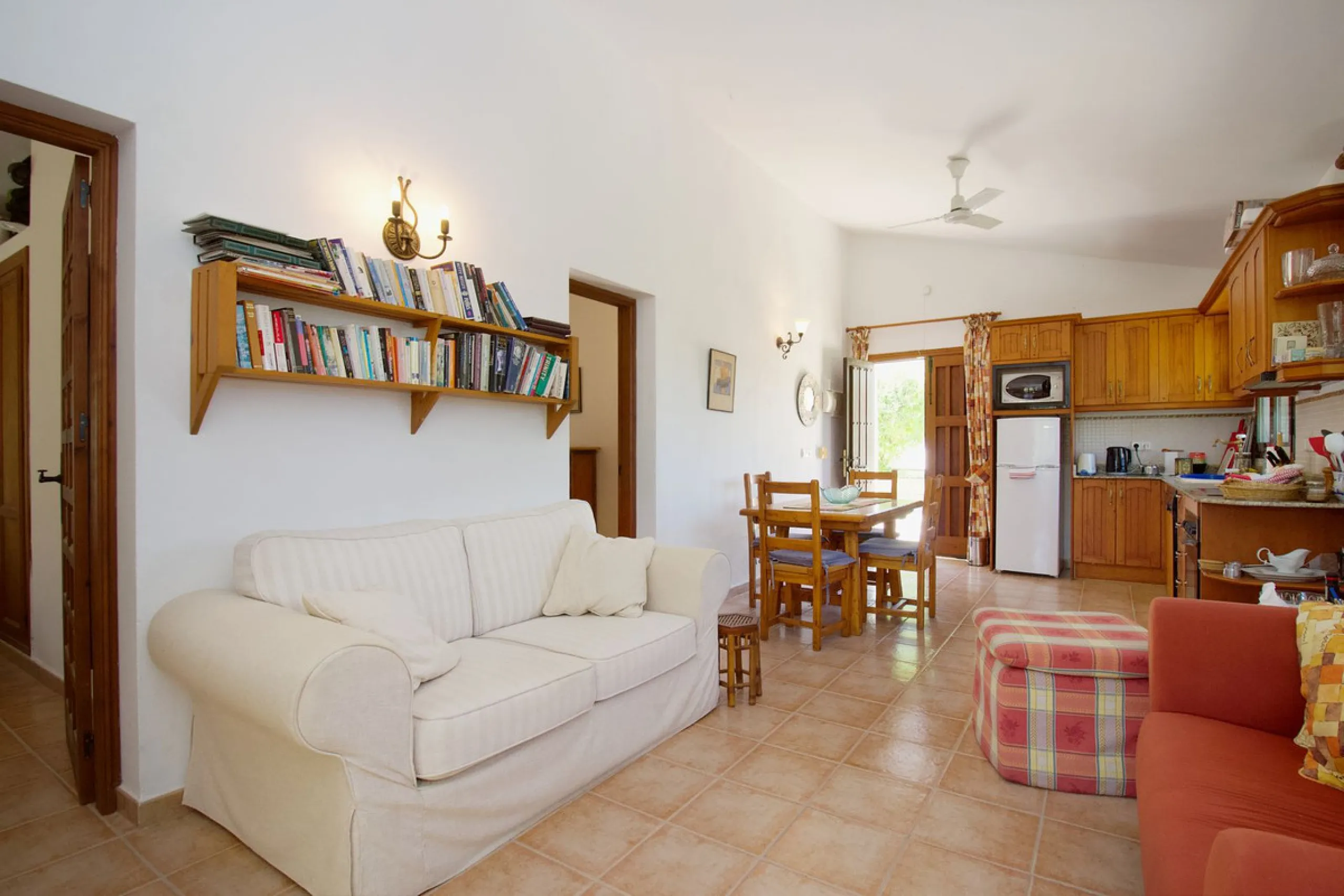 Discover this charming 10,300 m² property near a beautiful river – perfect for those seeking a tranquil oasis in nature! The property includes two houses, a swimming pool, a private well, and several sunny terraces.