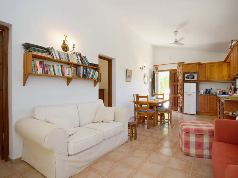 Discover this charming 10,300 m² property near a beautiful river – perfect for those seeking a tranquil oasis in nature! The property includes two houses, a swimming pool, a private well, and several sunny terraces.