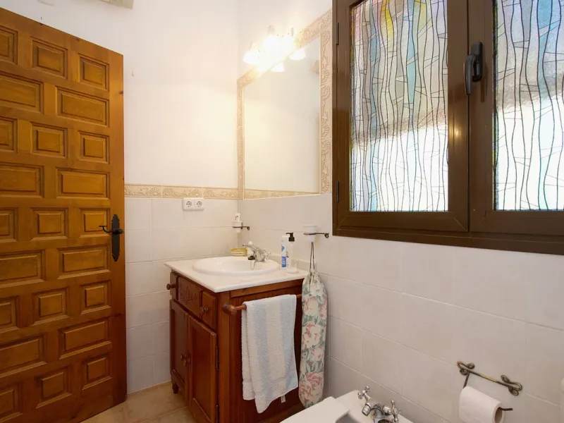 Discover this charming 10,300 m² property near a beautiful river – perfect for those seeking a tranquil oasis in nature! The property includes two houses, a swimming pool, a private well, and several sunny terraces.