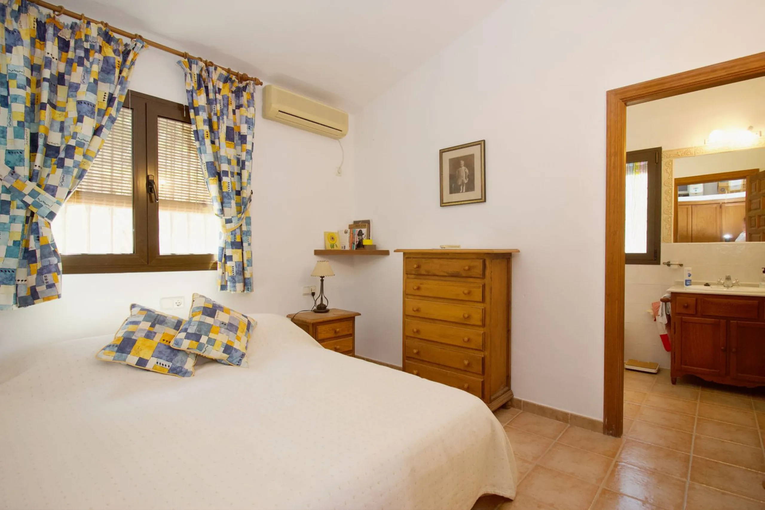 Discover this charming 10,300 m² property near a beautiful river – perfect for those seeking a tranquil oasis in nature! The property includes two houses, a swimming pool, a private well, and several sunny terraces.