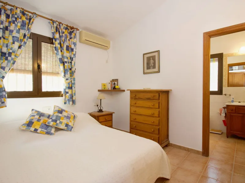 Discover this charming 10,300 m² property near a beautiful river – perfect for those seeking a tranquil oasis in nature! The property includes two houses, a swimming pool, a private well, and several sunny terraces.