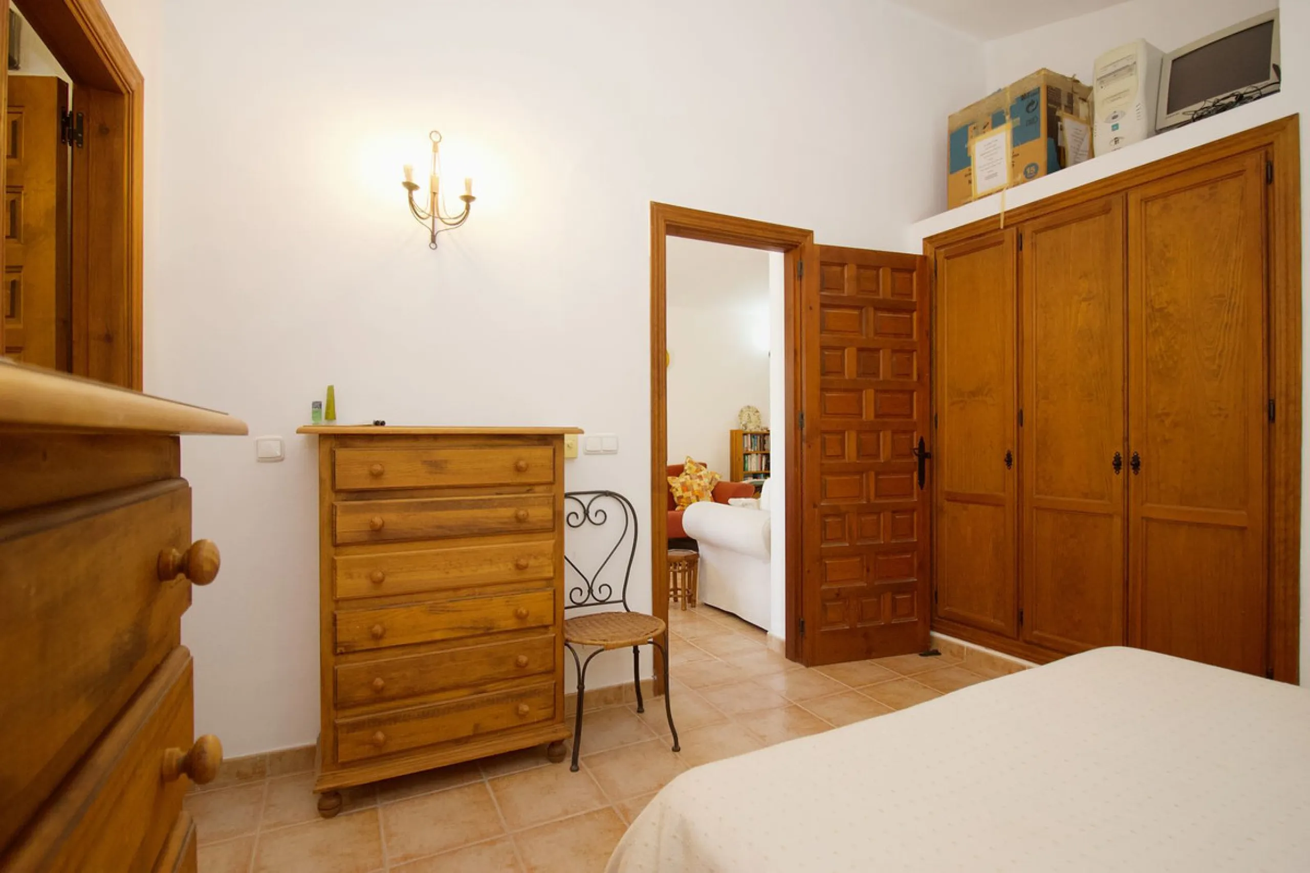 Discover this charming 10,300 m² property near a beautiful river – perfect for those seeking a tranquil oasis in nature! The property includes two houses, a swimming pool, a private well, and several sunny terraces.