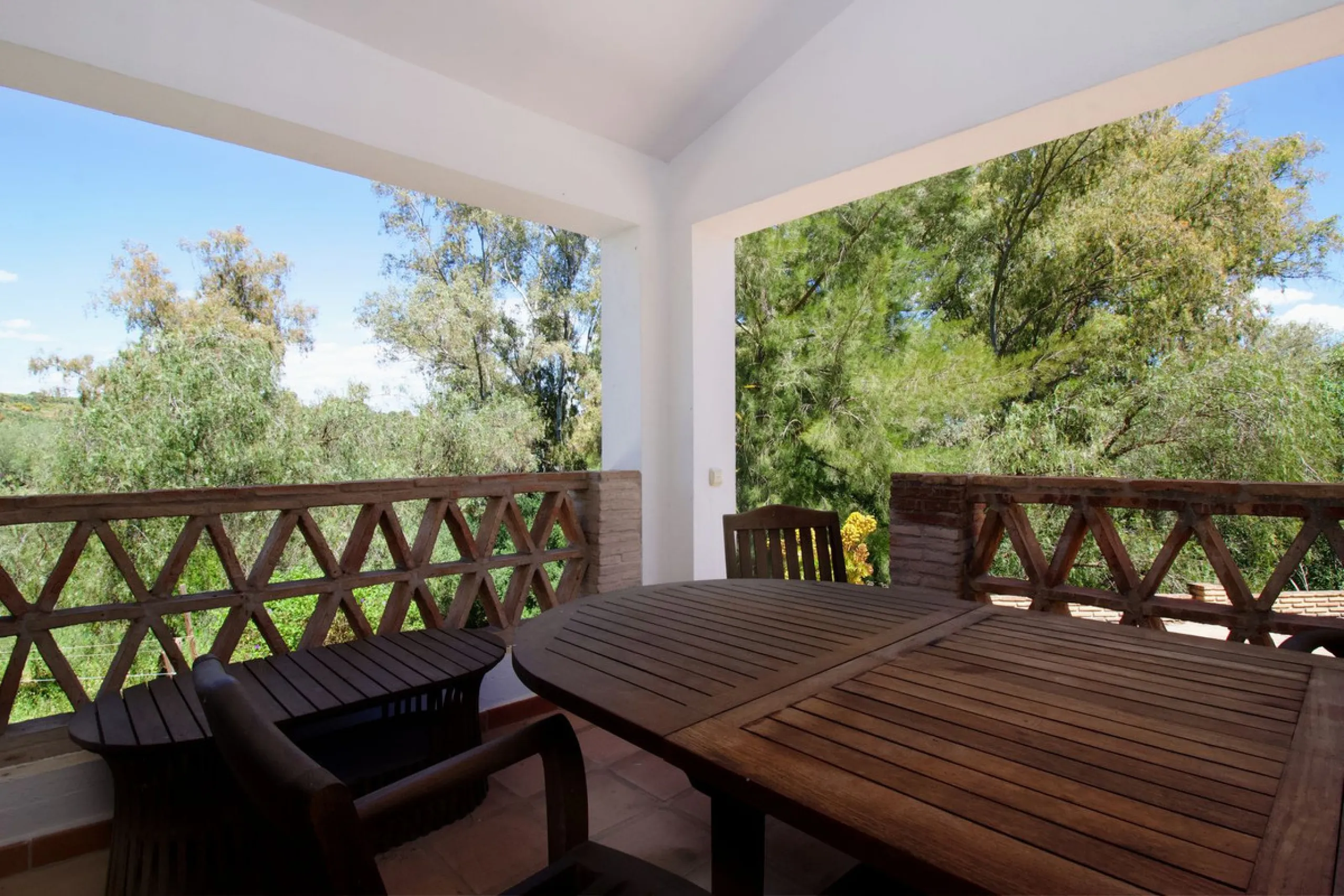 Discover this charming 10,300 m² property near a beautiful river – perfect for those seeking a tranquil oasis in nature! The property includes two houses, a swimming pool, a private well, and several sunny terraces.