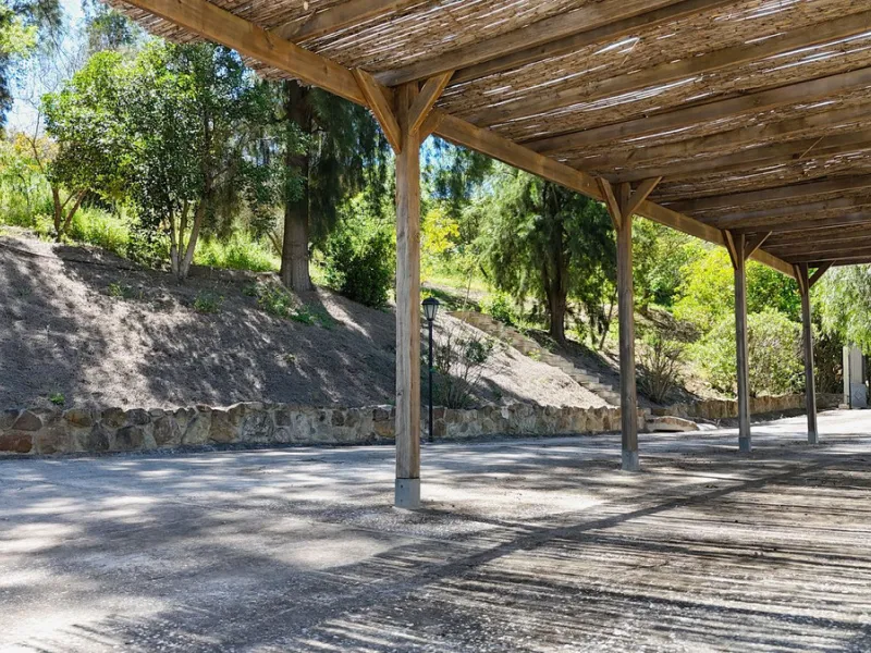 Discover this charming 10,300 m² property near a beautiful river – perfect for those seeking a tranquil oasis in nature! The property includes two houses, a swimming pool, a private well, and several sunny terraces.