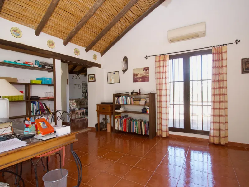 Discover this charming 10,300 m² property near a beautiful river – perfect for those seeking a tranquil oasis in nature! The property includes two houses, a swimming pool, a private well, and several sunny terraces.