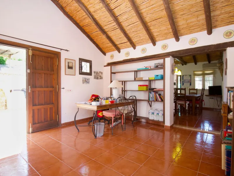 Discover this charming 10,300 m² property near a beautiful river – perfect for those seeking a tranquil oasis in nature! The property includes two houses, a swimming pool, a private well, and several sunny terraces.