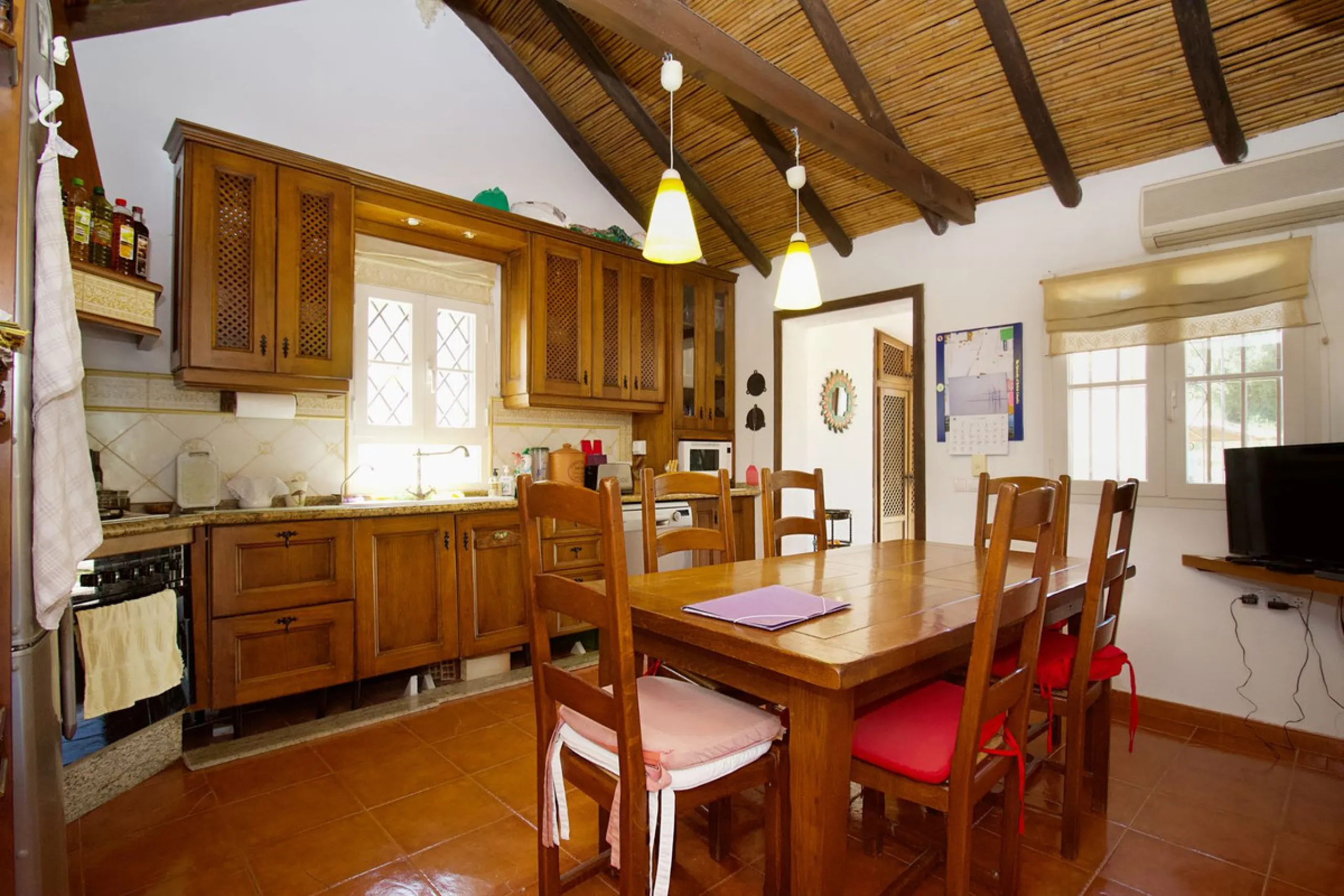 Discover this charming 10,300 m² property near a beautiful river – perfect for those seeking a tranquil oasis in nature! The property includes two houses, a swimming pool, a private well, and several sunny terraces.