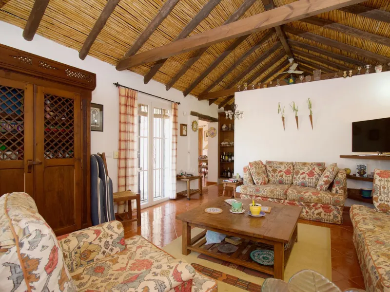 Discover this charming 10,300 m² property near a beautiful river – perfect for those seeking a tranquil oasis in nature! The property includes two houses, a swimming pool, a private well, and several sunny terraces.