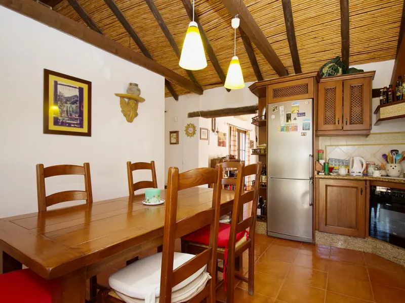 Discover this charming 10,300 m² property near a beautiful river – perfect for those seeking a tranquil oasis in nature! The property includes two houses, a swimming pool, a private well, and several sunny terraces.