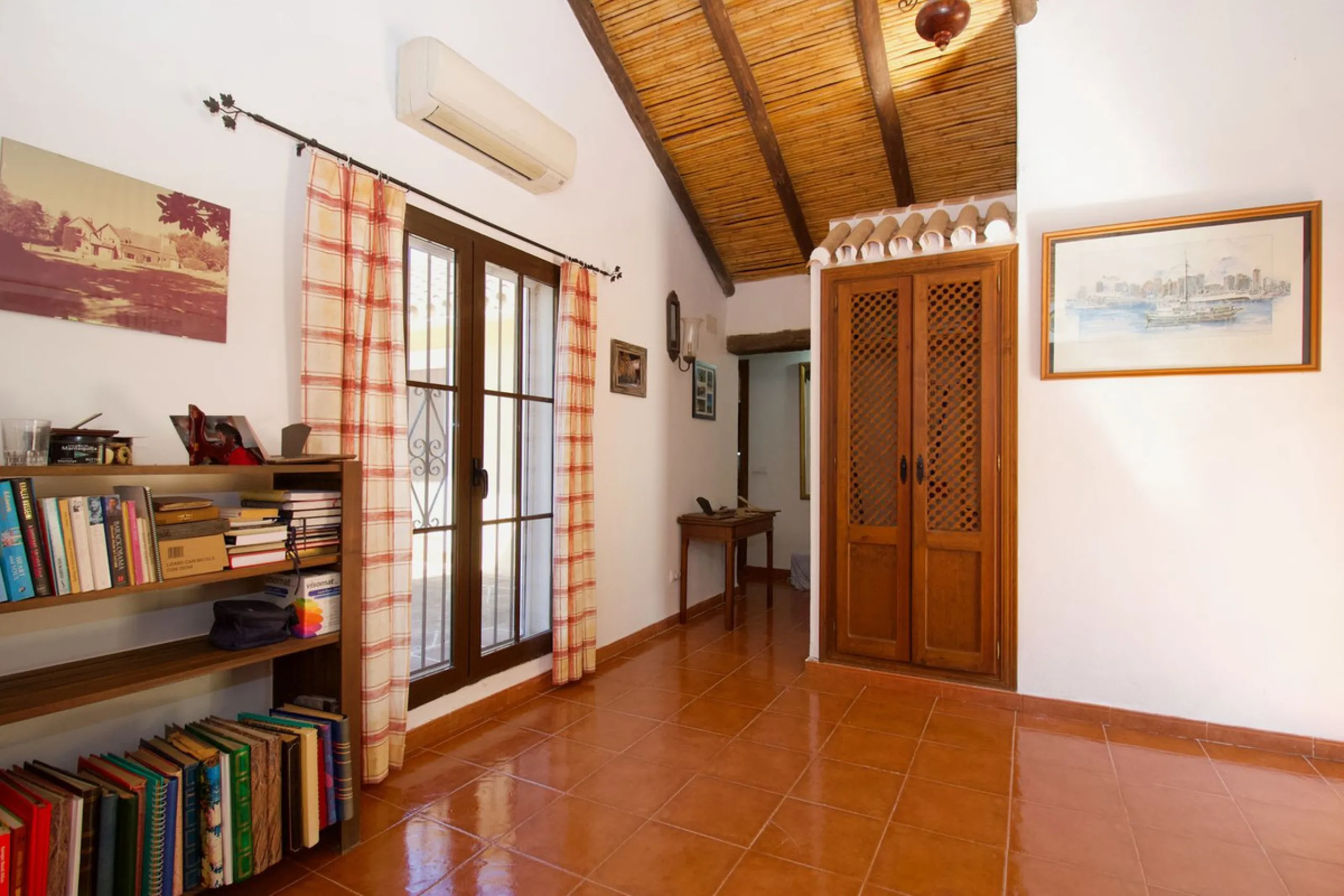 Discover this charming 10,300 m² property near a beautiful river – perfect for those seeking a tranquil oasis in nature! The property includes two houses, a swimming pool, a private well, and several sunny terraces.