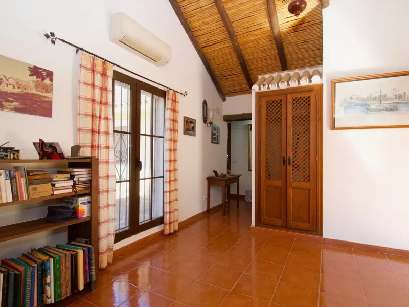 Discover this charming 10,300 m² property near a beautiful river – perfect for those seeking a tranquil oasis in nature! The property includes two houses, a swimming pool, a private well, and several sunny terraces.
