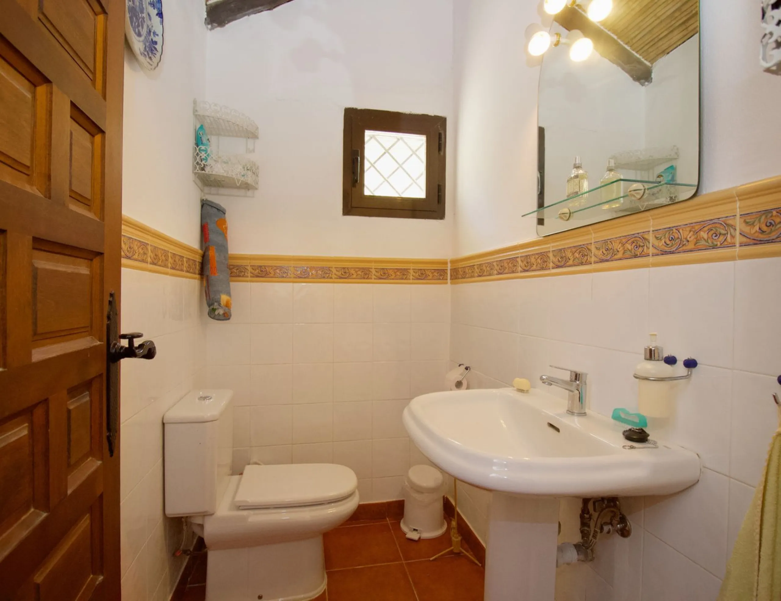 Discover this charming 10,300 m² property near a beautiful river – perfect for those seeking a tranquil oasis in nature! The property includes two houses, a swimming pool, a private well, and several sunny terraces.