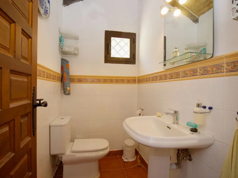 Discover this charming 10,300 m² property near a beautiful river – perfect for those seeking a tranquil oasis in nature! The property includes two houses, a swimming pool, a private well, and several sunny terraces.