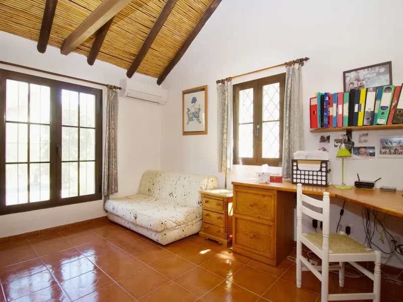 Discover this charming 10,300 m² property near a beautiful river – perfect for those seeking a tranquil oasis in nature! The property includes two houses, a swimming pool, a private well, and several sunny terraces.