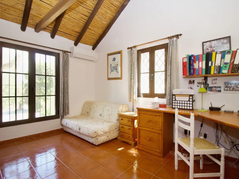 Discover this charming 10,300 m² property near a beautiful river – perfect for those seeking a tranquil oasis in nature! The property includes two houses, a swimming pool, a private well, and several sunny terraces.