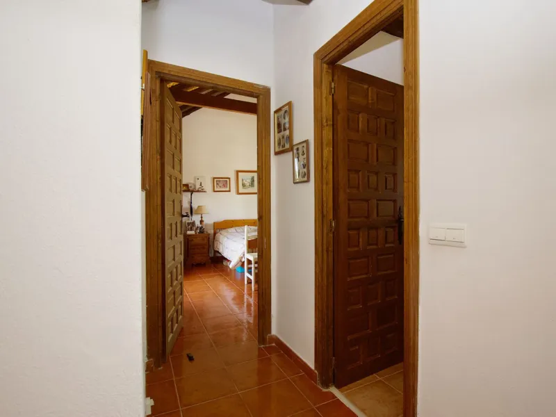 Discover this charming 10,300 m² property near a beautiful river – perfect for those seeking a tranquil oasis in nature! The property includes two houses, a swimming pool, a private well, and several sunny terraces.