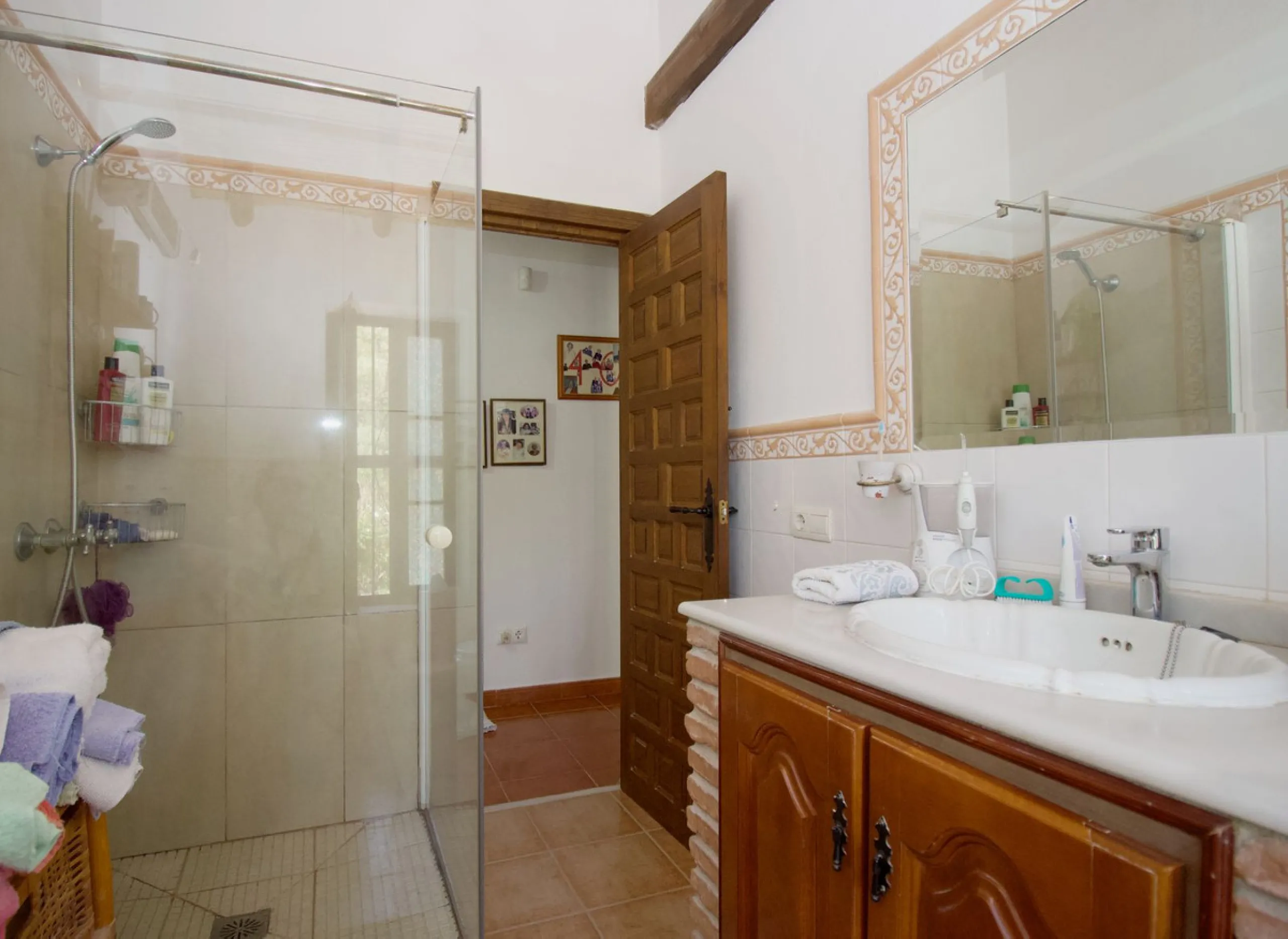 Discover this charming 10,300 m² property near a beautiful river – perfect for those seeking a tranquil oasis in nature! The property includes two houses, a swimming pool, a private well, and several sunny terraces.