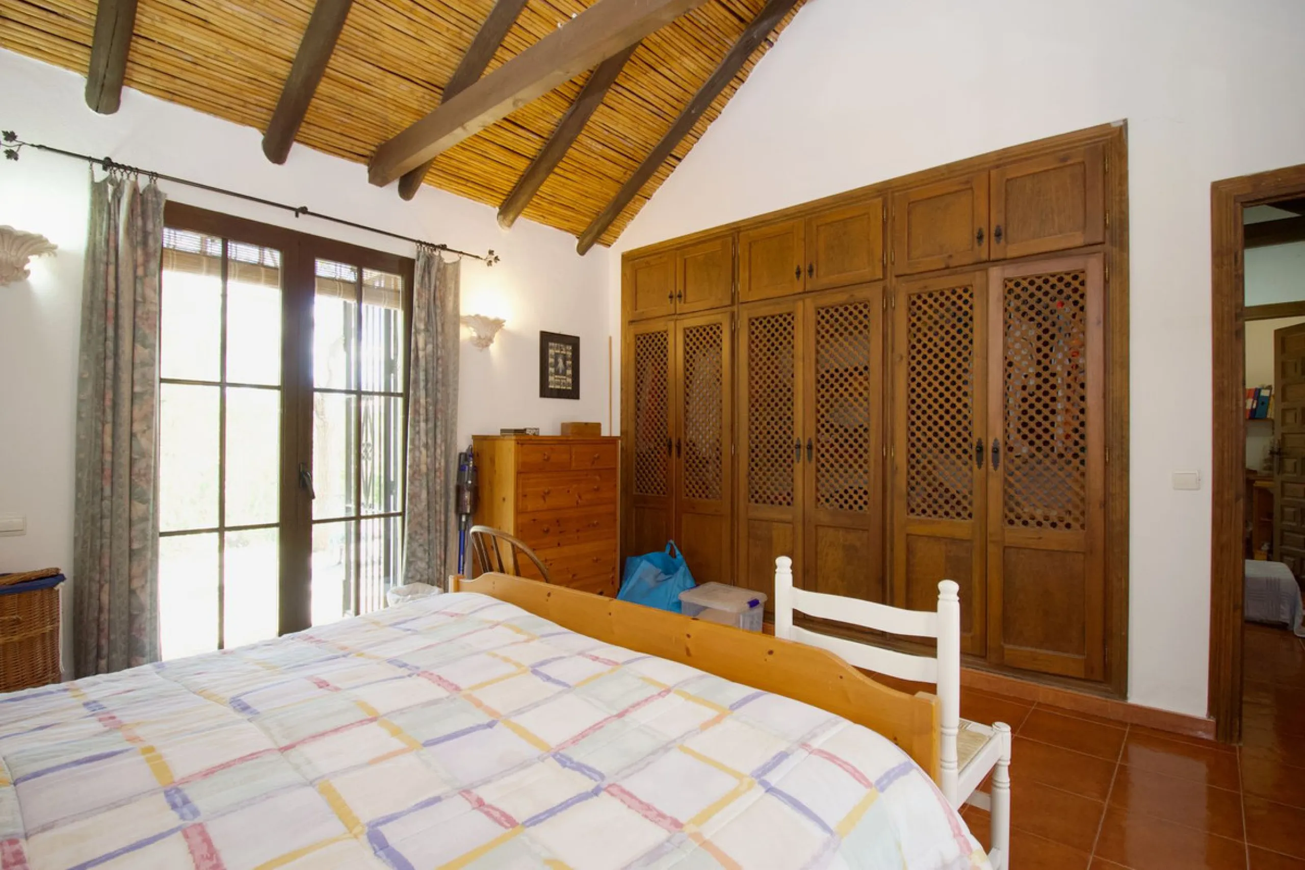 Discover this charming 10,300 m² property near a beautiful river – perfect for those seeking a tranquil oasis in nature! The property includes two houses, a swimming pool, a private well, and several sunny terraces.