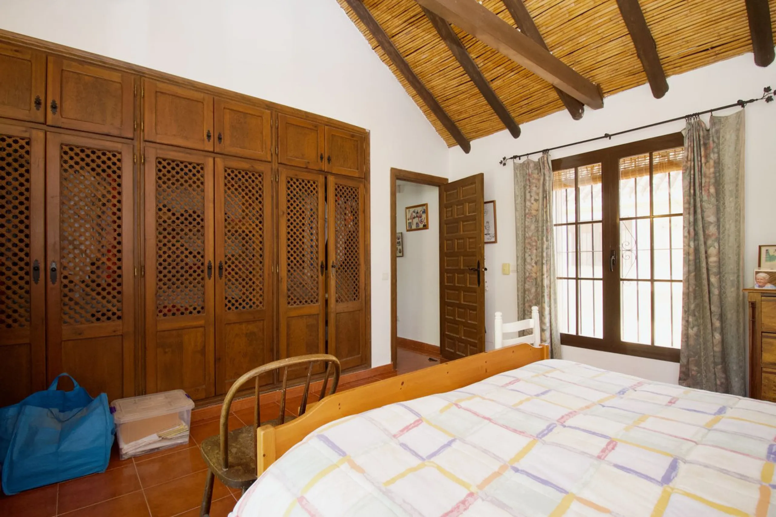 Discover this charming 10,300 m² property near a beautiful river – perfect for those seeking a tranquil oasis in nature! The property includes two houses, a swimming pool, a private well, and several sunny terraces.