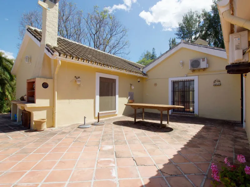 Discover this charming 10,300 m² property near a beautiful river – perfect for those seeking a tranquil oasis in nature! The property includes two houses, a swimming pool, a private well, and several sunny terraces.