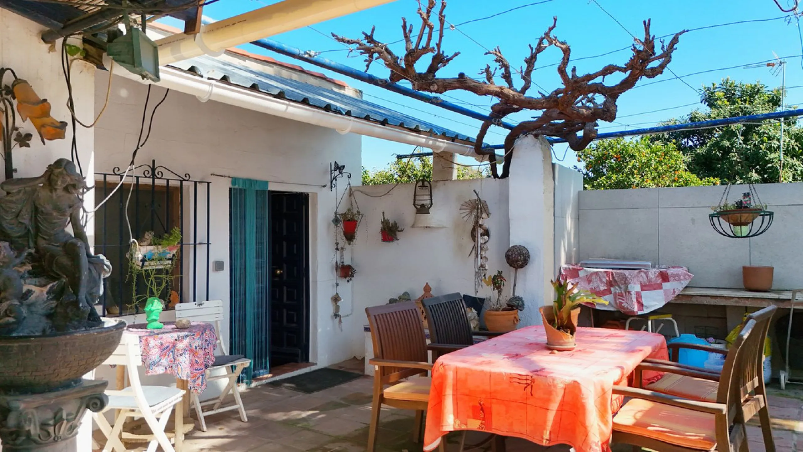 House - Semi-Detached House в продаже в Coín, Málaga. В доме 5 спален и 2 ванных комнат. Площадь дома 101 м². Площадь участка 4000 м²