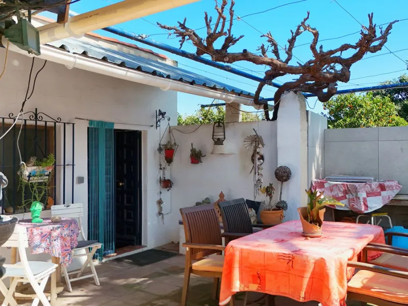 House - Semi-Detached House в продаже в Coín, Málaga. В доме 5 спален и 2 ванных комнат. Площадь дома 101 м². Площадь участка 4000 м²