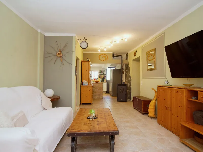 House - Semi-Detached House в продаже в Coín, Málaga. В доме 5 спален и 2 ванных комнат. Площадь дома 101 м². Площадь участка 4000 м²