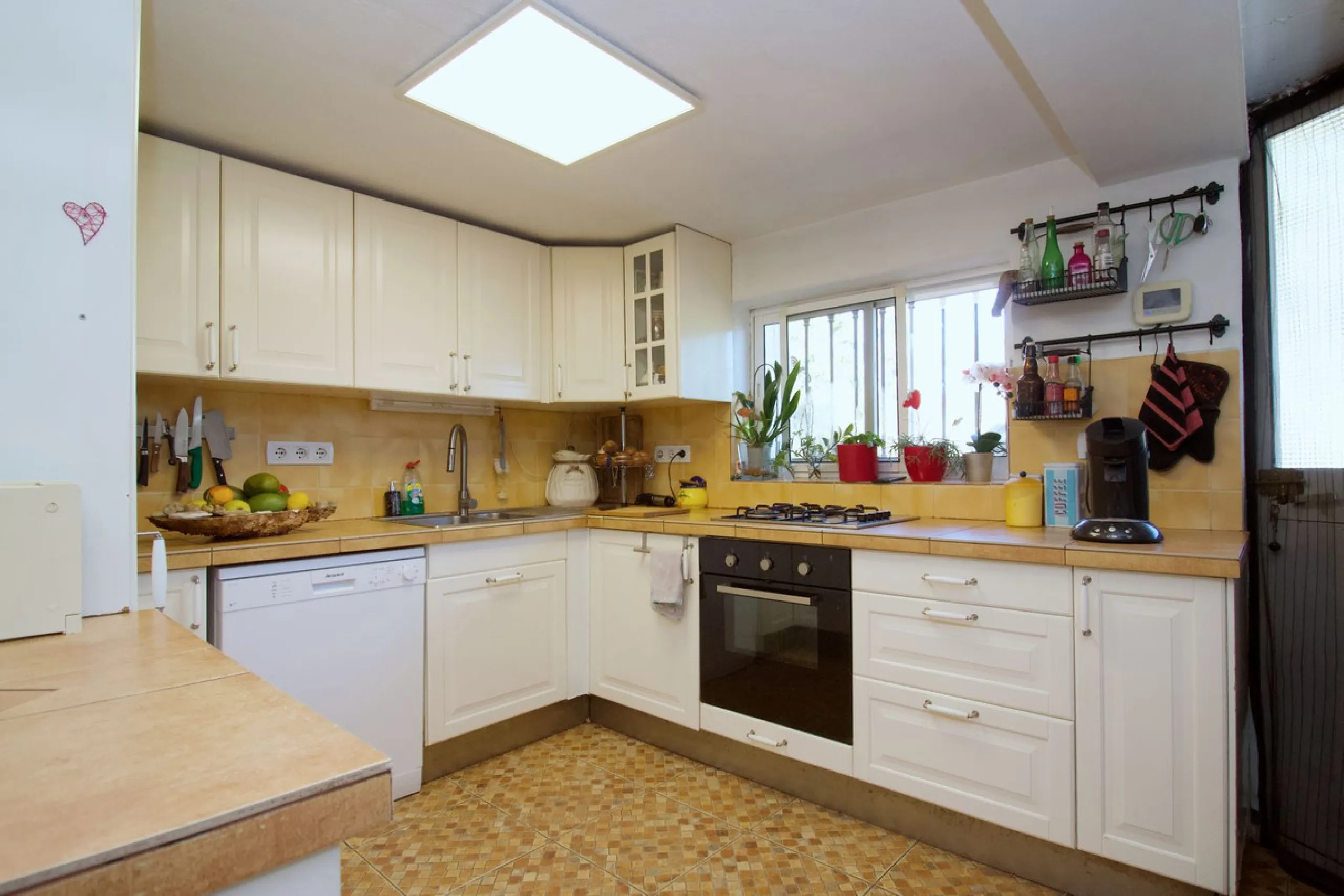 House - Semi-Detached House в продаже в Coín, Málaga. В доме 5 спален и 2 ванных комнат. Площадь дома 101 м². Площадь участка 4000 м²
