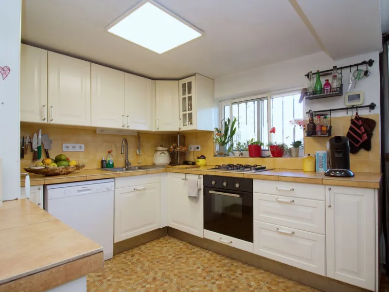 House - Semi-Detached House в продаже в Coín, Málaga. В доме 5 спален и 2 ванных комнат. Площадь дома 101 м². Площадь участка 4000 м²