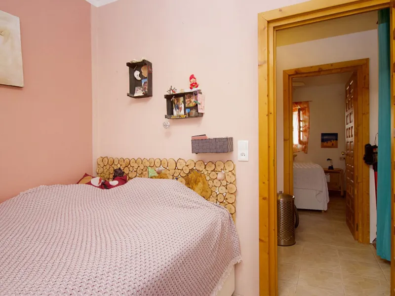 House - Semi-Detached House в продаже в Coín, Málaga. В доме 5 спален и 2 ванных комнат. Площадь дома 101 м². Площадь участка 4000 м²