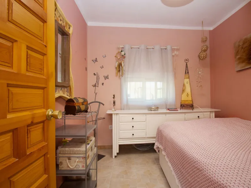 House - Semi-Detached House в продаже в Coín, Málaga. В доме 5 спален и 2 ванных комнат. Площадь дома 101 м². Площадь участка 4000 м²