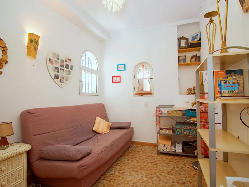 House - Semi-Detached House в продаже в Coín, Málaga. В доме 5 спален и 2 ванных комнат. Площадь дома 101 м². Площадь участка 4000 м²