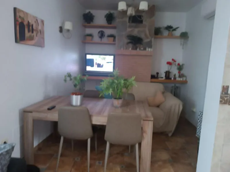 This spacious semi-detached house offers approximately 150 m² of built area distributed over three floors, providing a comfortable and versatile living space ideal for families. The property features five well-proportioned bedrooms and two bathrooms, allo