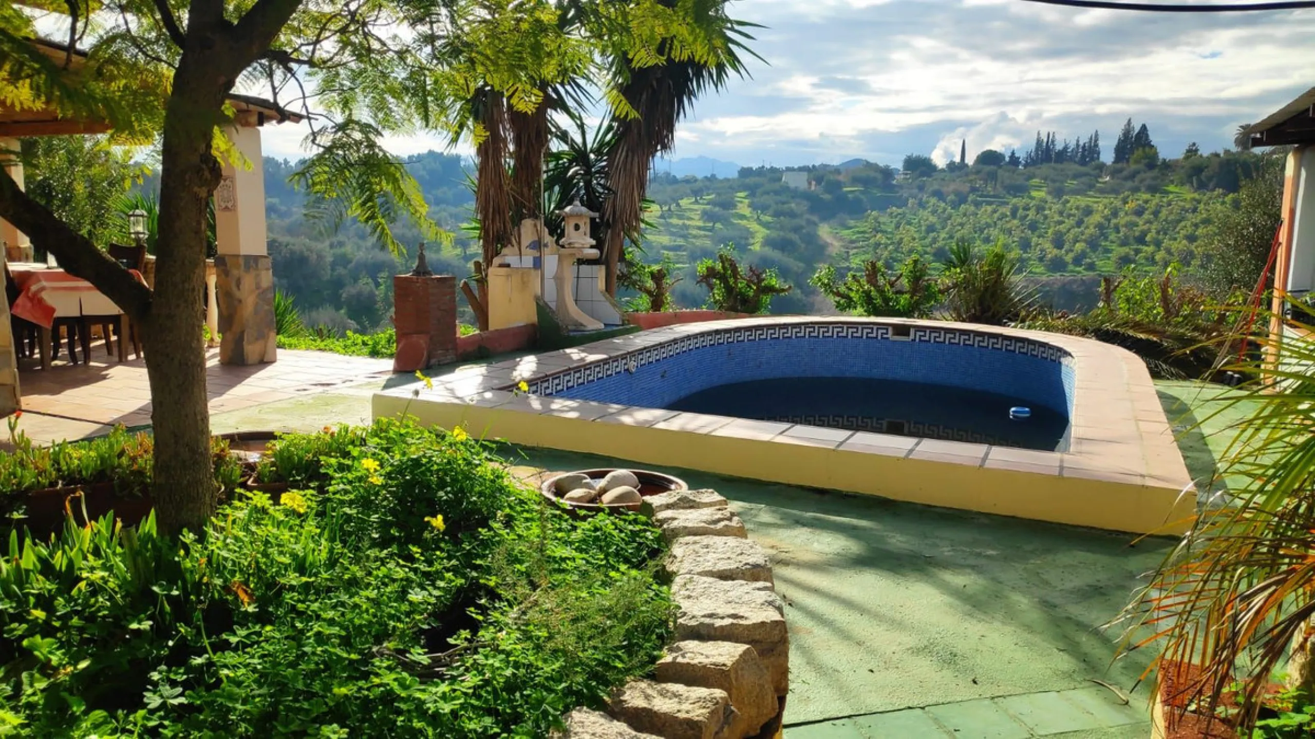 Located in the peaceful  area of Cártama, inland Málaga,