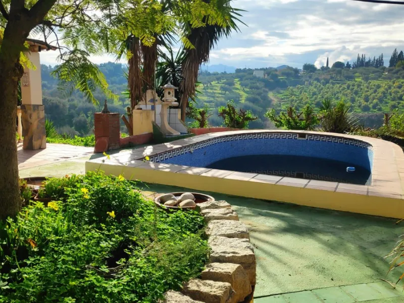 Located in the peaceful  area of Cártama, inland Málaga,