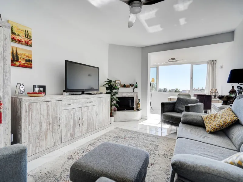 Renovated 2 Bed Bungalow for Sale with Sea Views